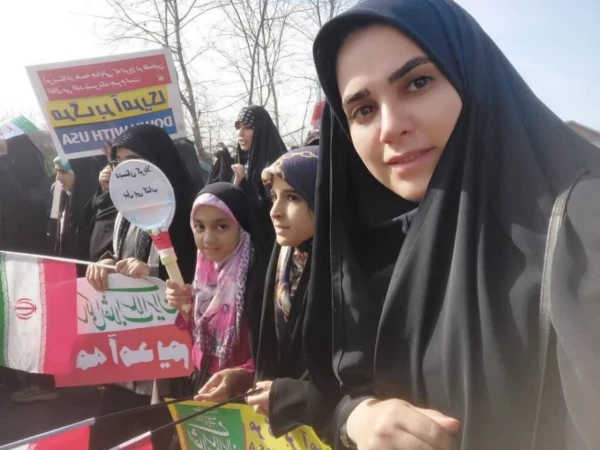 حضور پرشور همکاران و دانشجو معلمان در راهپیمایی22بهمن1403 6