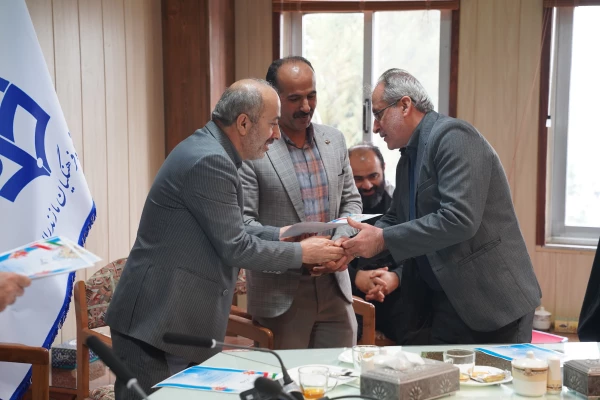 برگزاری مراسم تقدیر از دست اندرکاران و عوامل اجرایی سومین جشنواره اقوام دانشجومعلمان دانشگاه فرهنگیان 
 10