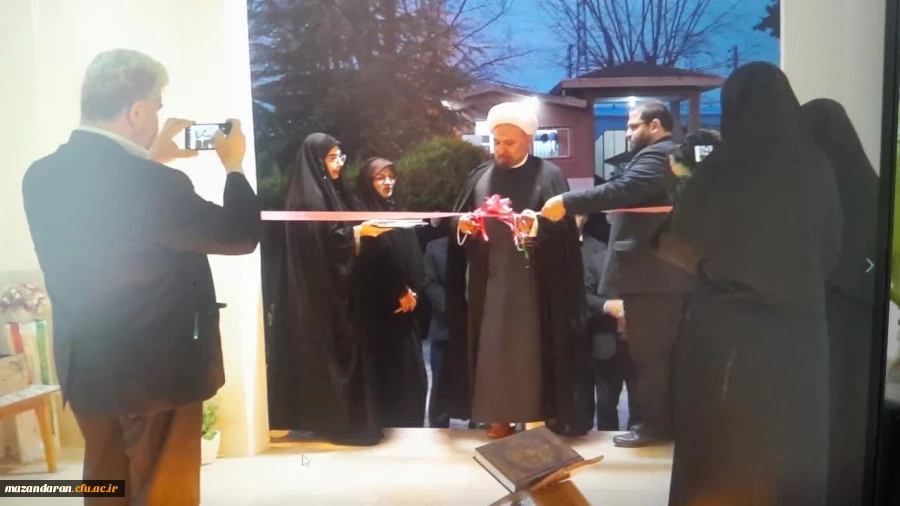 آیین افتتاحیه یادمان شهید گمنام دانشگاه فرهنگیان حضرت فاطمه(س)قائمشهر با حضور مسئولین استانی و شهرستانی،خانواده های شهدا، اساتید ،کارکنان، دانشجوها و بازتاب استانی اخبار برگزار شد. 2