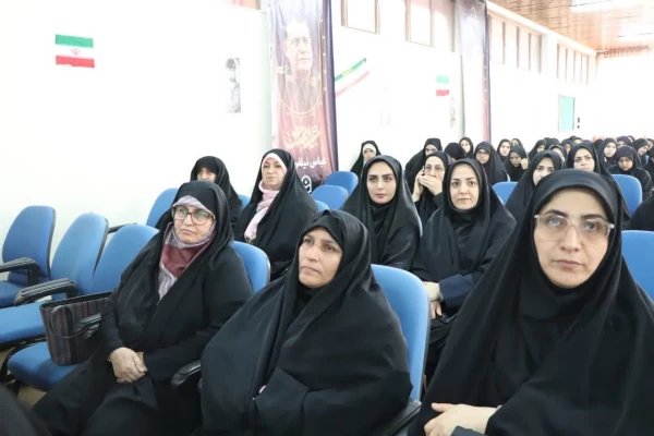 آیین افتتاحیه یادمان شهید گمنام دانشگاه فرهنگیان حضرت فاطمه(س)قائمشهر با حضور مسئولین استانی و شهرستانی،خانواده های شهدا، اساتید ،کارکنان، دانشجوها و بازتاب استانی اخبار برگزار شد. 2