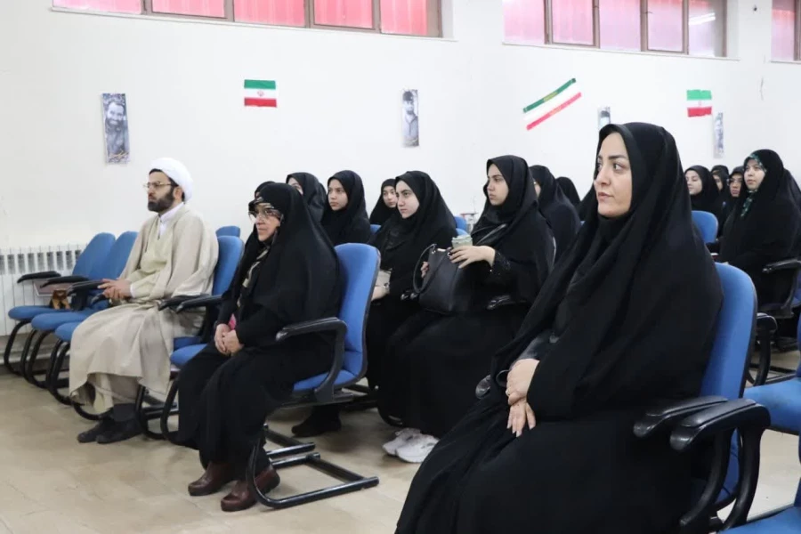 دوره معراج با رویکرد آشنایی با معارف نماز، قرآن و مهدویت مختص دانشجو معلمان ورودی سال ۱۴۰۳ 4