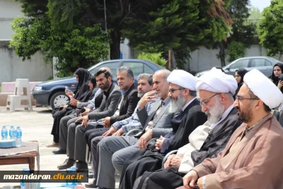 اهدای یک جلد کلام الله مجید از سوی دفتر مقام معظم رهبری به نو دانشجو معلمان مرکز بیت الهدی آمل
