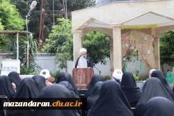 اهدای یک جلد کلام الله مجید از سوی دفتر مقام معظم رهبری به نو دانشجو معلمان مرکز بیت الهدی آمل
 4