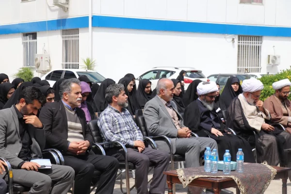 اهدای یک جلد کلام الله مجید از سوی دفتر مقام معظم رهبری به نو دانشجو معلمان مرکز بیت الهدی آمل
 5