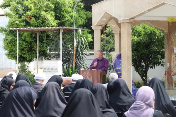 اهدای یک جلد کلام الله مجید از سوی دفتر مقام معظم رهبری به نو دانشجو معلمان مرکز بیت الهدی آمل
 6