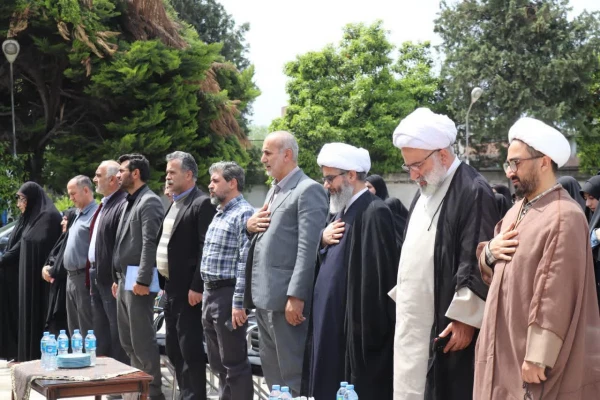 اهدای یک جلد کلام الله مجید از سوی دفتر مقام معظم رهبری به نو دانشجو معلمان مرکز بیت الهدی آمل
 10