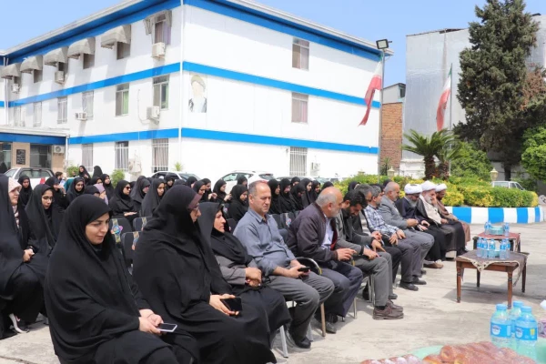 اهدای یک جلد کلام الله مجید از سوی دفتر مقام معظم رهبری به نو دانشجو معلمان مرکز بیت الهدی آمل
 11