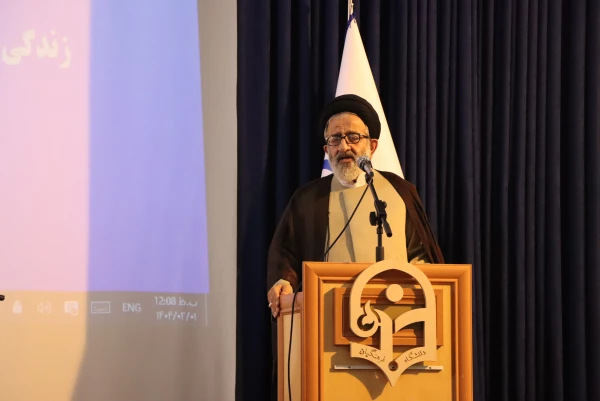 برگزاری مراسم تقدیر از برگزیدگان مسابقه قرآنی “سی آیه، سی پیام” 
 3