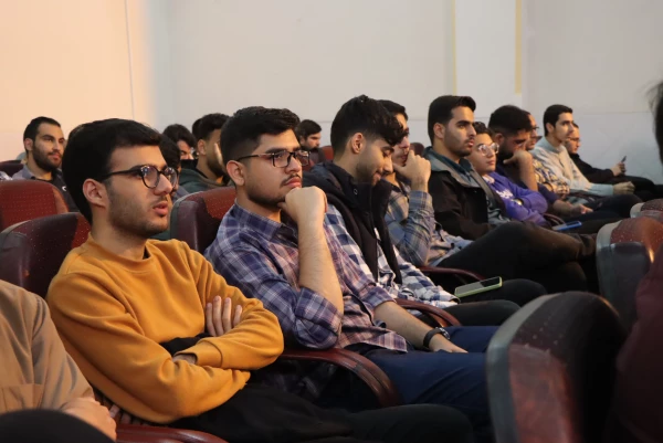 برگزاری مراسم تقدیر از برگزیدگان مسابقه قرآنی “سی آیه، سی پیام” 
 4