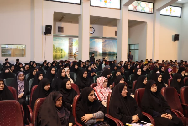 برگزاری مراسم تقدیر از برگزیدگان مسابقه قرآنی “سی آیه، سی پیام” 
 10