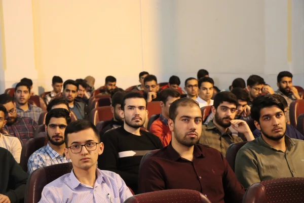 برگزاری مراسم تقدیر از برگزیدگان مسابقه قرآنی “سی آیه، سی پیام” 
 11