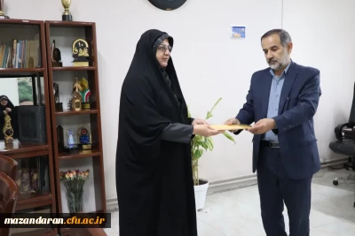 اهدای حکم مسئولیت هیئت امنای مزار شهید گمنام