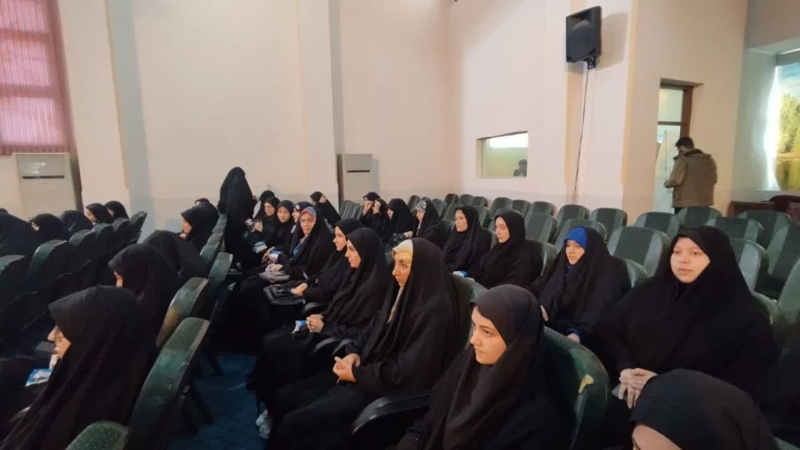 شرکت کارکنان و دانشجومعلمان مرکز حضرت فاطمه(س)قائمشهر در مراسم تجلیل از مسابقه زندگی با آیه  ها 2