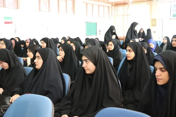 شرکت کارکنان و دانشجومعلمان مرکز حضرت فاطمه(س)قائمشهر در مراسم تجلیل از مسابقه زندگی با آیه  ها 2