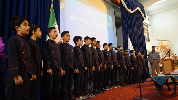 برگزاری مراسم گرامیداشت مقام معلم در پردیس دکتر شریعتی ساری 
 8