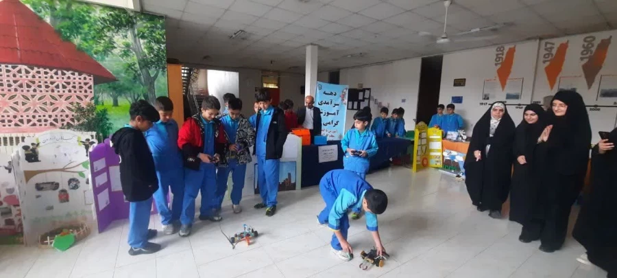 برپایی نمایشگاه دست ساخته های آموزشی_ پژوهشی 4