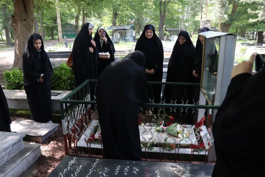 زیارت مزار اولین شهید فرهنگی استان مازندران شهید علی ولیپور به مناسبت هفته معلم و دهه کرامت 5