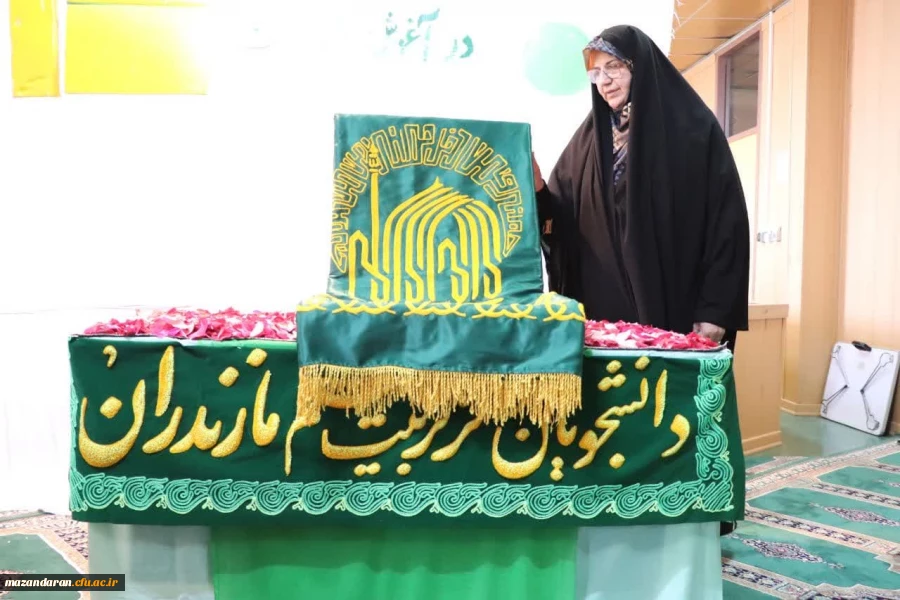 زیارت پرچم متبرک حرم مطهر رضوی 2