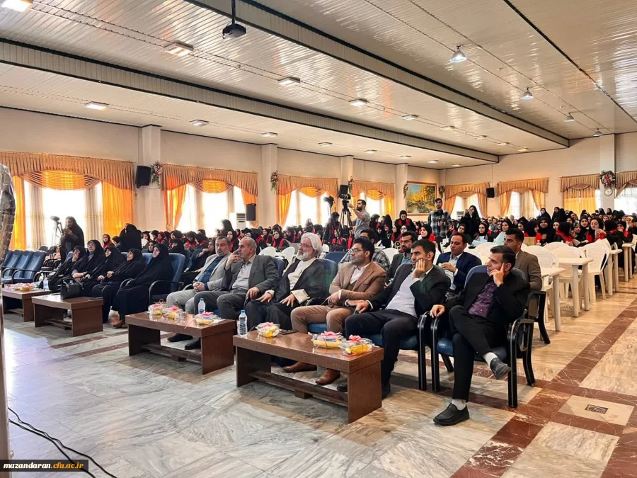 رگزاری آیین دانش آموختگی دانشجو معلمان ورودی 1400
 این مراسم با حضور بابایی کارنامی نماینده مردم شهرستان ساری در مجلس شورای اسلامی،کلبادی نژاد مدیر کل آموزش پرورش استان مازندران،لطف اله مهدوی ریاست دانشگاه فرهنگیان مازندران،حجت الاسلام والمسلمین نامدار م