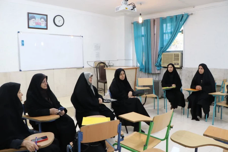 برگزاری نشست تخصصی اساتید در پردیس خواهران 4