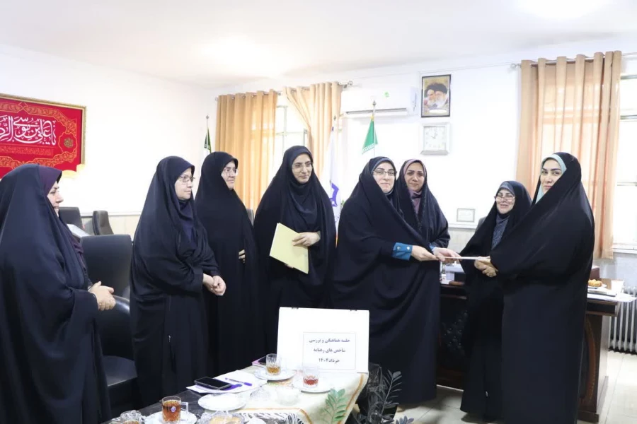 تقدیر از حیدرزاده معاون آموزشی و پژوهشی پردیس خواهران 4