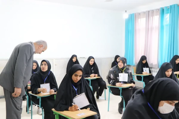 بازدید دکتر مهدوی ریاست دانشگاه فرهنگیان مازندران از روند برگزاری آزمون پایان ترم دانشجویان 4