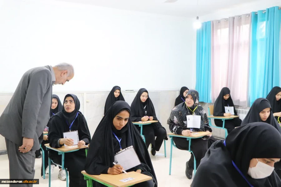 بازدید دکتر مهدوی ریاست دانشگاه فرهنگیان مازندران از روند برگزاری آزمون پایان ترم دانشجویان 4