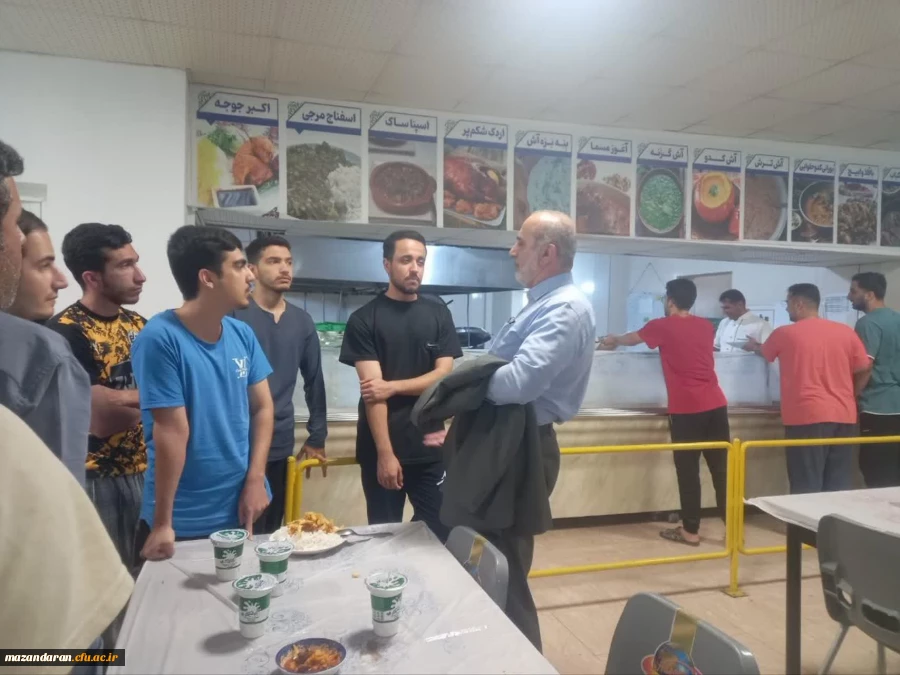 حضور مهدوی رئیس دانشگاه فرهنگیان مازندران در جمع دانشجویان خوابگاهی پردیس دکتر شریعتی ساری و پاسخ به دغدغه ها و نگرانی های آنان پیرامون شرایط موجود 2