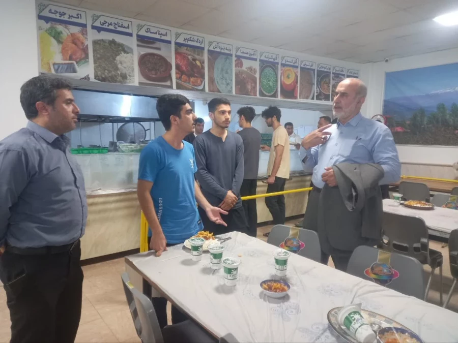 حضور مهدوی رئیس دانشگاه فرهنگیان مازندران در جمع دانشجویان خوابگاهی پردیس دکتر شریعتی ساری و پاسخ به دغدغه ها و نگرانی های آنان پیرامون شرایط موجود 5