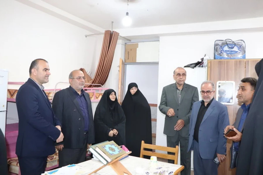 بازدید کلبادی نژاد مدیر کل آموزش پرورش استان مازندران و هیئت همراه از روند برگزاری مصاحبه پذیرفته شدگان دانشگاه فرهنگیان با حضور رضایی منش رئیس پردیس فاطمه الزهرا (س) ساری و سایر کارکنان 5