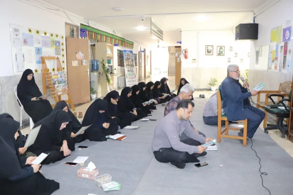 مراسم قرائت زیارت عاشورا در پردیس خواهران برگزار گردید 4