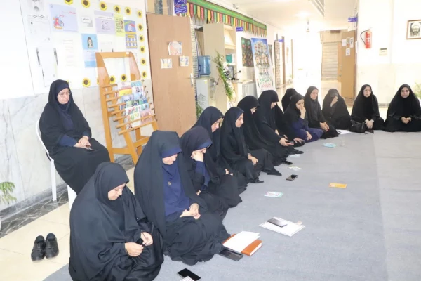 مراسم قرائت زیارت عاشورا در پردیس خواهران برگزار گردید 5
