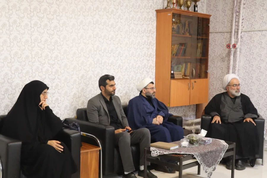 نشست صمیمانه مسئولان نهاد مقام معظم رهبری دانشگاه فرهنگیان مازندران با فعالان فرهنگی در مرکز بیت الهدی آمل
 7