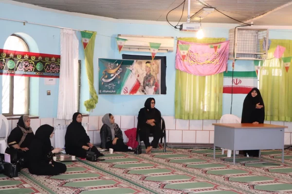 نشست صمیمی رضایی منش رئیس پردیس فاطمه الزهرا(س) ساری با خانواده های پذیرفته شدگان  2