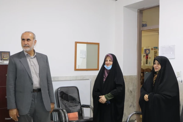 حلول ماه ربیع الاول، ماه پر برکت جشن و سرور اهل بیت (ع) و گرامیداشت هفته دولت و کارمند گرامی باد. 2