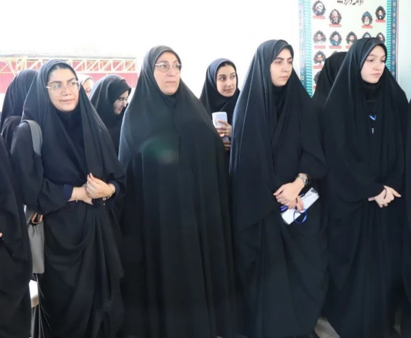  آیین عطرافشانی و تجدید میثاق دانشجویان دانشگاه فرهنگیان در کنار مزار شهید گمنام دانشگاه 3