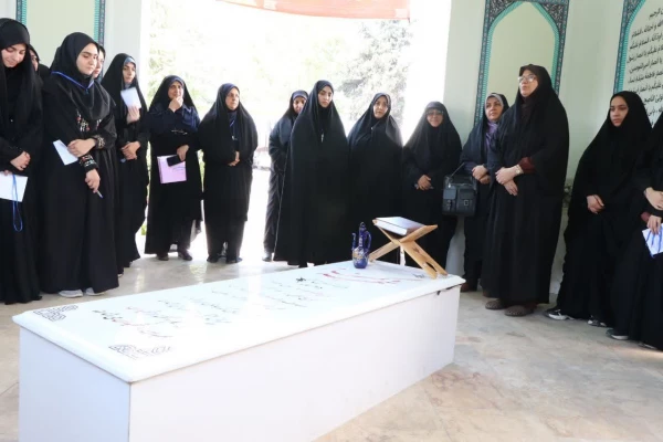  آیین عطرافشانی و تجدید میثاق دانشجویان دانشگاه فرهنگیان در کنار مزار شهید گمنام دانشگاه 4