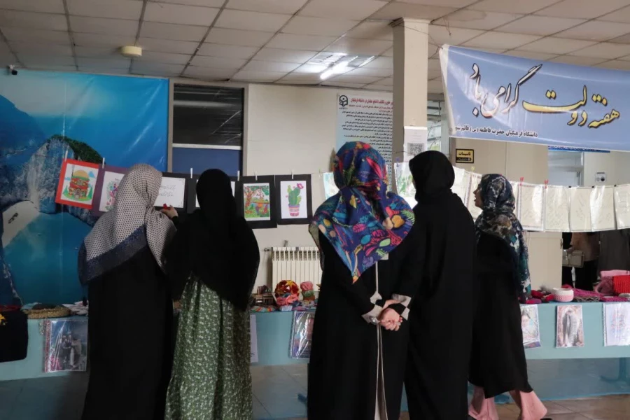 برپایی نمایشگاه از دست ساخته های دانشجویی 7