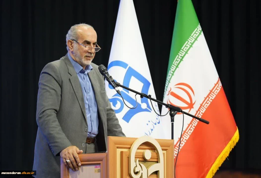 اختتامیه سی و پنجمین جشنواره قرآن و عترت دانشجومعلمان سراسر کشور برگزار شد.
 2