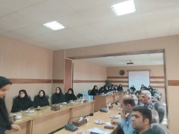 جلسه شورای اداری پردیس فاطمه الزهرا(س) ساری با حضور دابوئی رئیس پردیس خواهران ساری  2