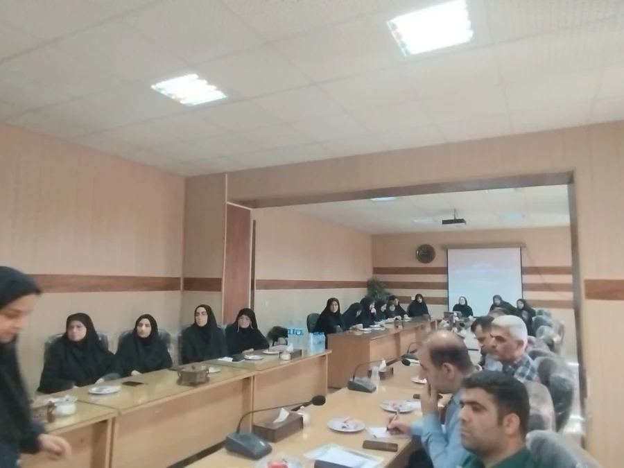 جلسه شورای اداری پردیس فاطمه الزهرا(س) ساری با حضور دابوئی رئیس پردیس خواهران ساری  2