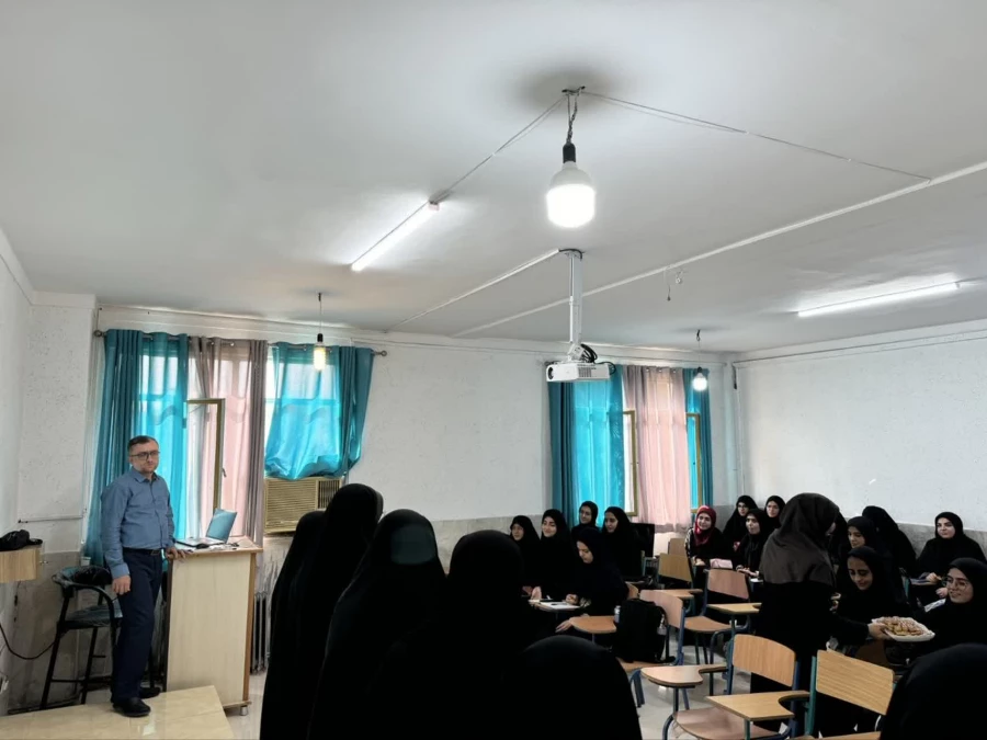 حضور مسئولین دانشگاه فرهنگیان پردیس فاطمه الزهرا (س) ساری در آغازین روز از شروع کلاس هابرای تبریک سال تحصیلی جدید 2