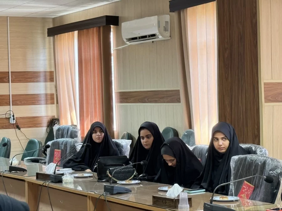 «نشست روایت نبرد» نشست روایت نبرد به مناسبت هفته دفاع مقدس در پردیس فاطمه الزهرا(س) ساری 2