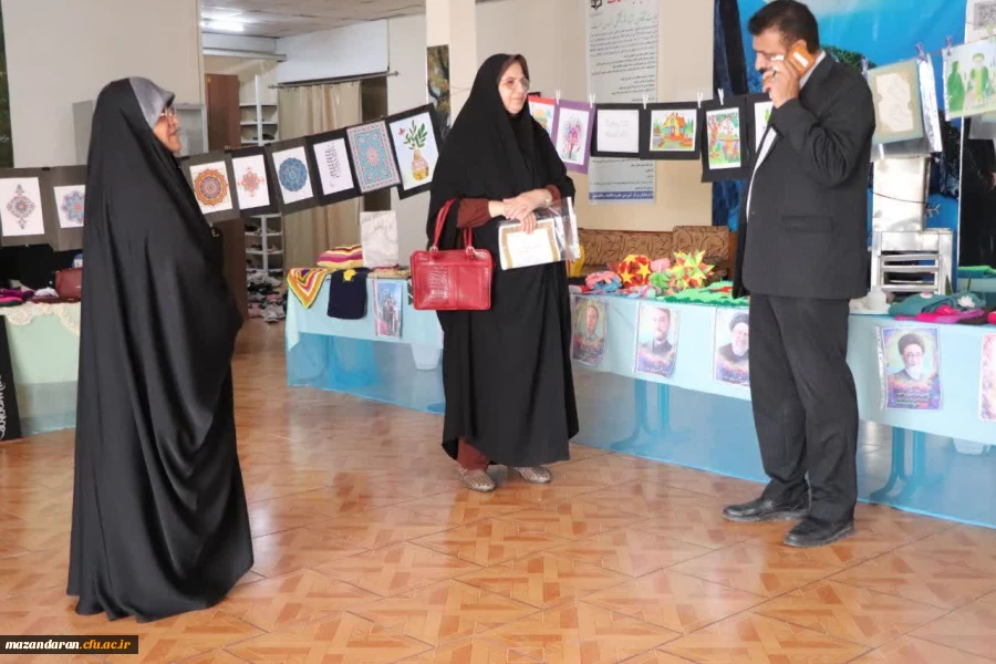 بازدید یونسی سرپرست اداره آموزش و پرورش شهرستان قائمشهر از نمایشگاه دستاوردهای دانشجویی دانشگاه فرهنگیان قائمشهر 2