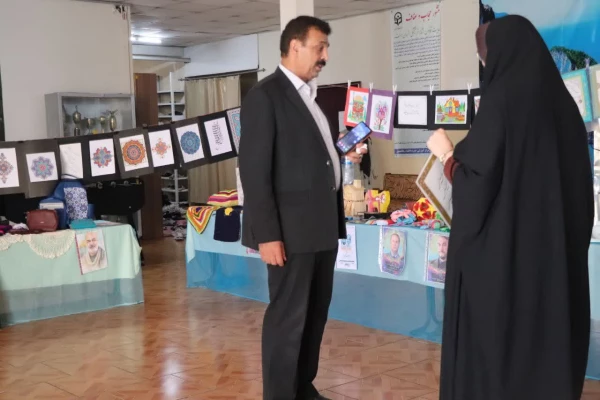 بازدید یونسی سرپرست اداره آموزش و پرورش شهرستان قائمشهر از نمایشگاه دستاوردهای دانشجویی دانشگاه فرهنگیان قائمشهر 4