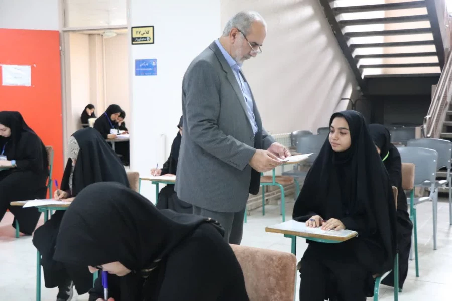 بازدید مهدوی رئیس دانشگاه فرهنگیان استان مازندران از روند برگزاری امتحانات  7