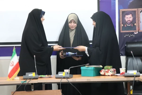 تودیع فاطمه دامغانی، فرمانده اسبق بسیج دانشجویی مرکز حضرت فاطمه (س) قائمشهر و معارفه ساجده داداشی، فرمانده جدید بسیج دانشجویی مرکز  2