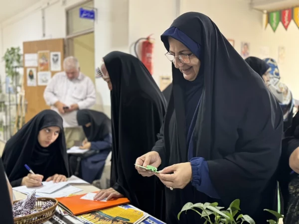 حضور دابوئی رئیس پردیس فاطمه الزهرا(س) ساری در فرآیندبرگزاری ثبت نام 2