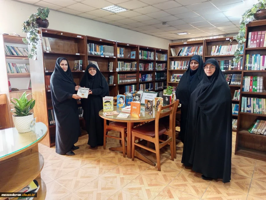 اهدای کتاب «شهدای فاجعه منا» به کتابخانه مرکز بمناسبت بزرگداشت شهدای منا 2