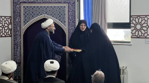 مراسم تکریم و معارفه امام جماعت پردیس خواهران 8